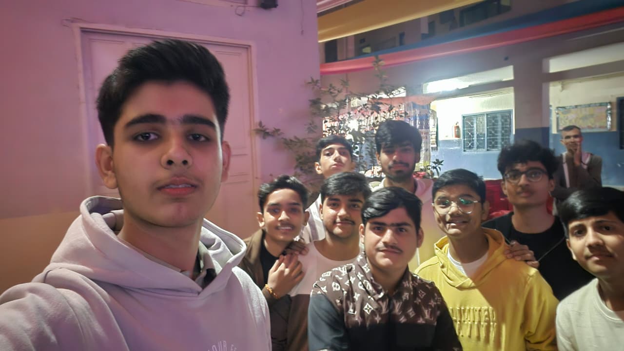 Roy's Coaching Classes Delhi — Students Joyful Moments